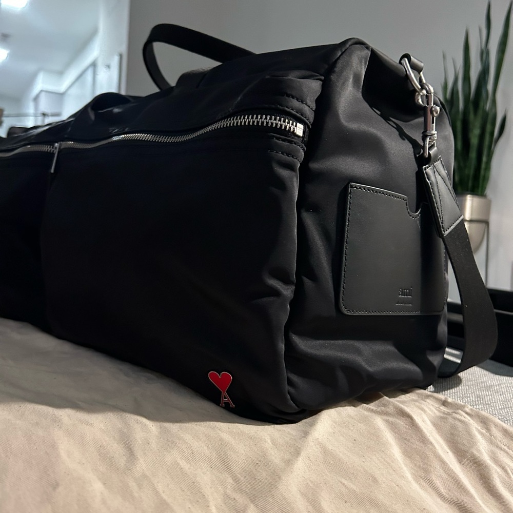 AMI de cour duffle bag. Only used twice, comes with dust bag!